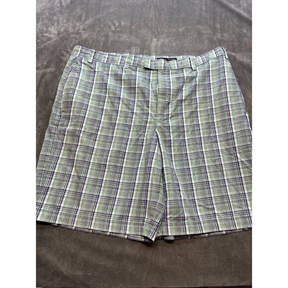 Greg Norman Shorts Size 40 Golf Flat Front Green/White plaid - Picture 1 of 3